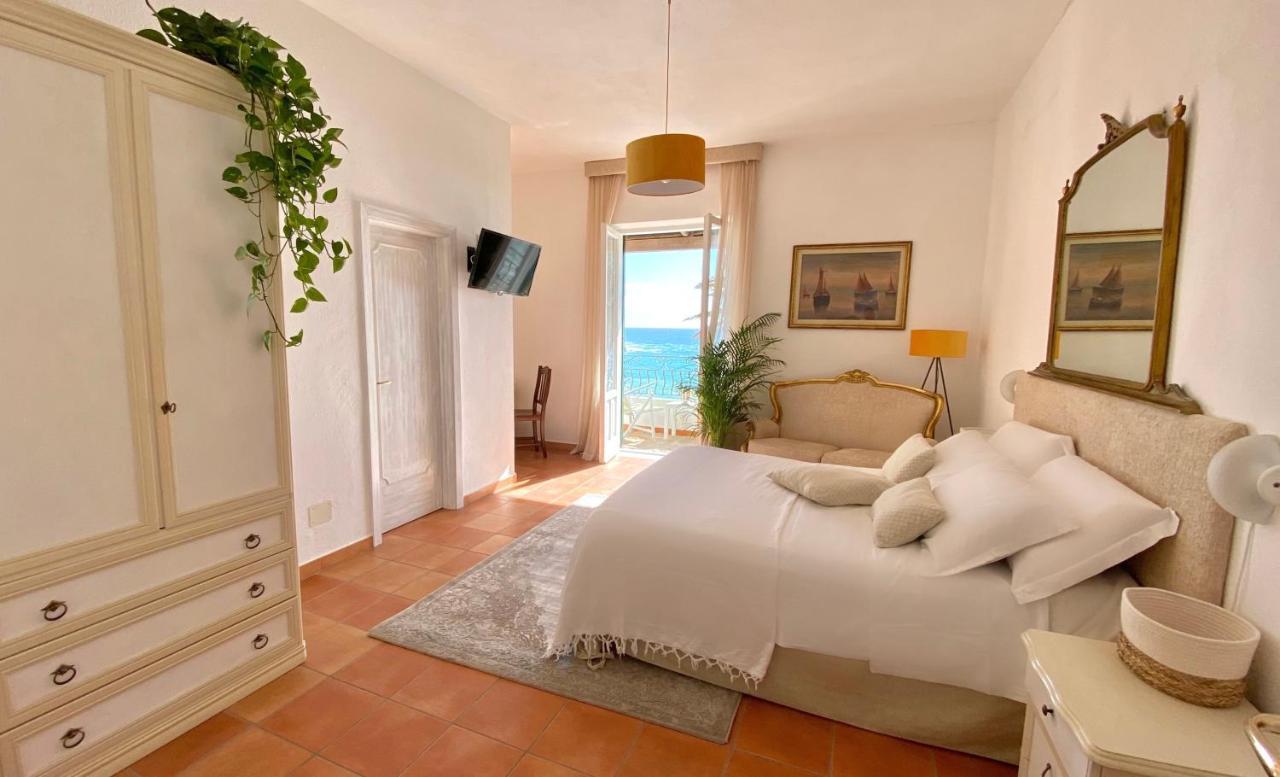 Villa Bina Sea Hotel Sant'Angelo  エクステリア 写真