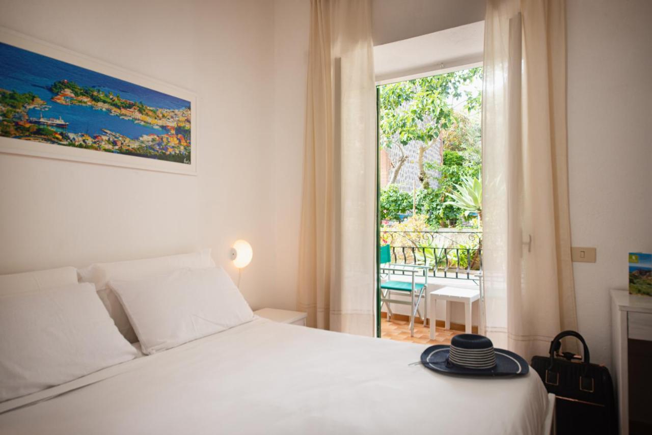 Villa Bina Sea Hotel Sant'Angelo  エクステリア 写真