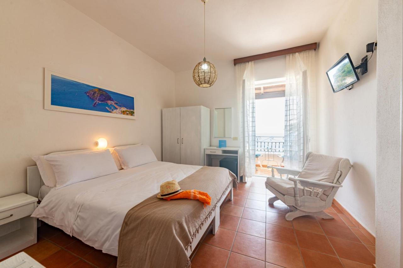 Villa Bina Sea Hotel Sant'Angelo  エクステリア 写真