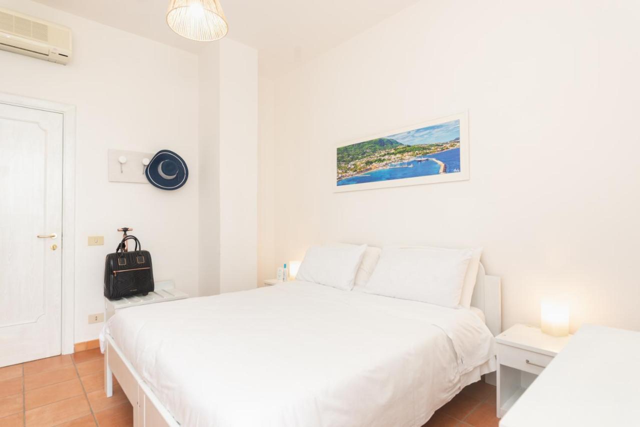 Villa Bina Sea Hotel Sant'Angelo  エクステリア 写真