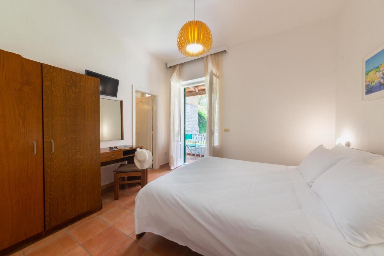 Villa Bina Sea Hotel Sant'Angelo  エクステリア 写真