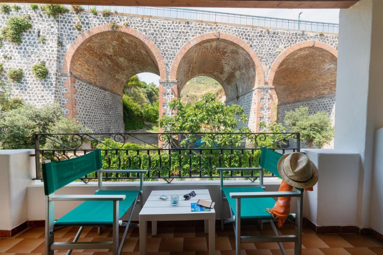 Villa Bina Sea Hotel Sant'Angelo  エクステリア 写真
