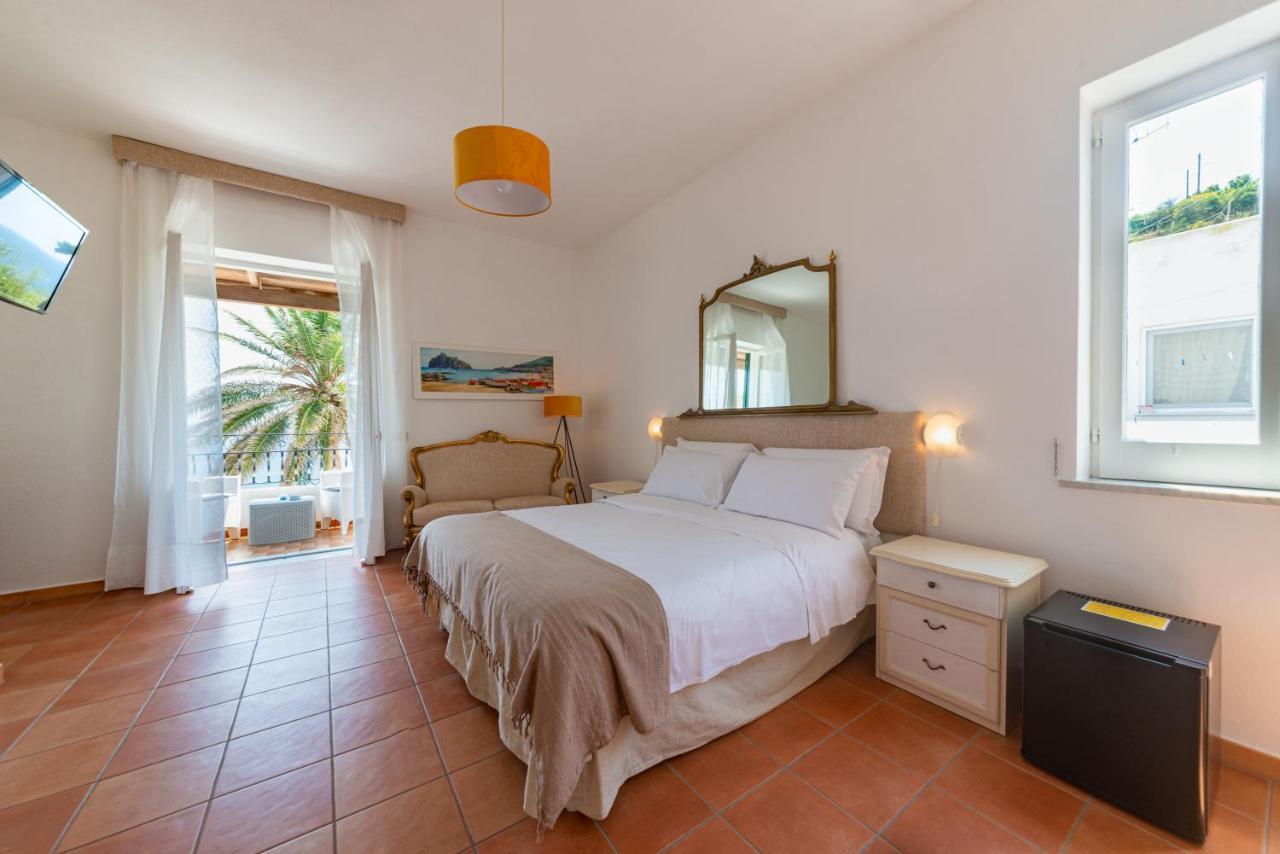Villa Bina Sea Hotel Sant'Angelo  エクステリア 写真