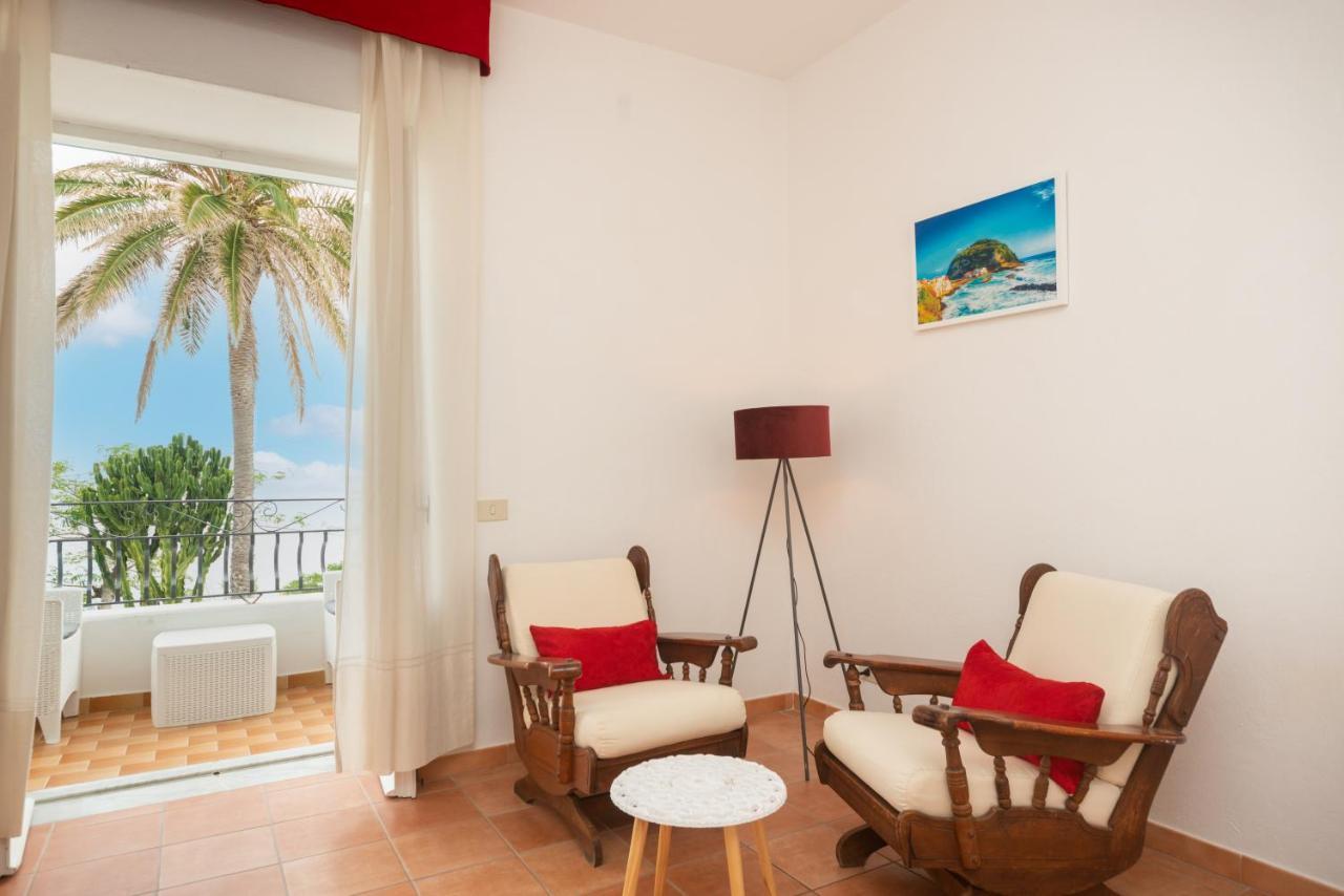 Villa Bina Sea Hotel Sant'Angelo  エクステリア 写真