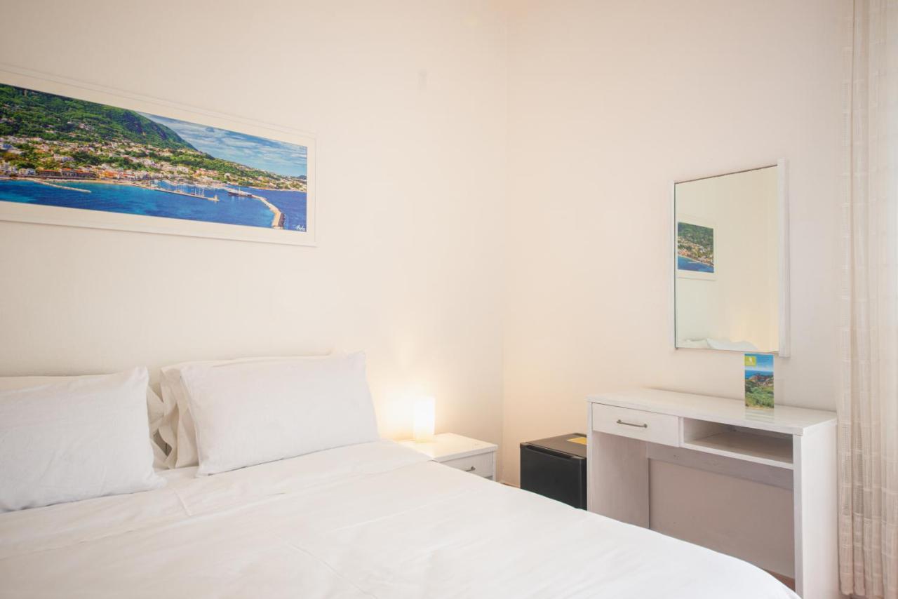 Villa Bina Sea Hotel Sant'Angelo  エクステリア 写真
