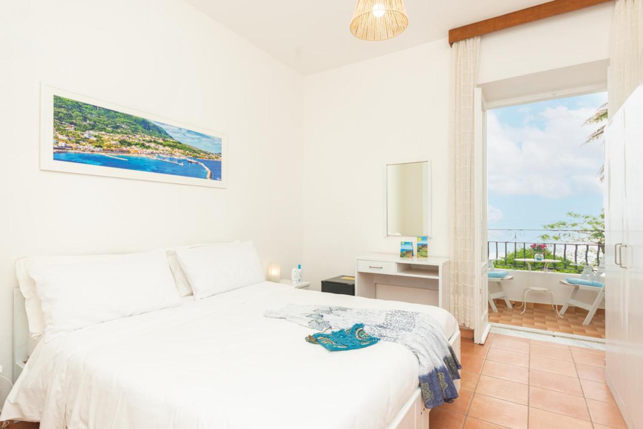 Villa Bina Sea Hotel Sant'Angelo  エクステリア 写真