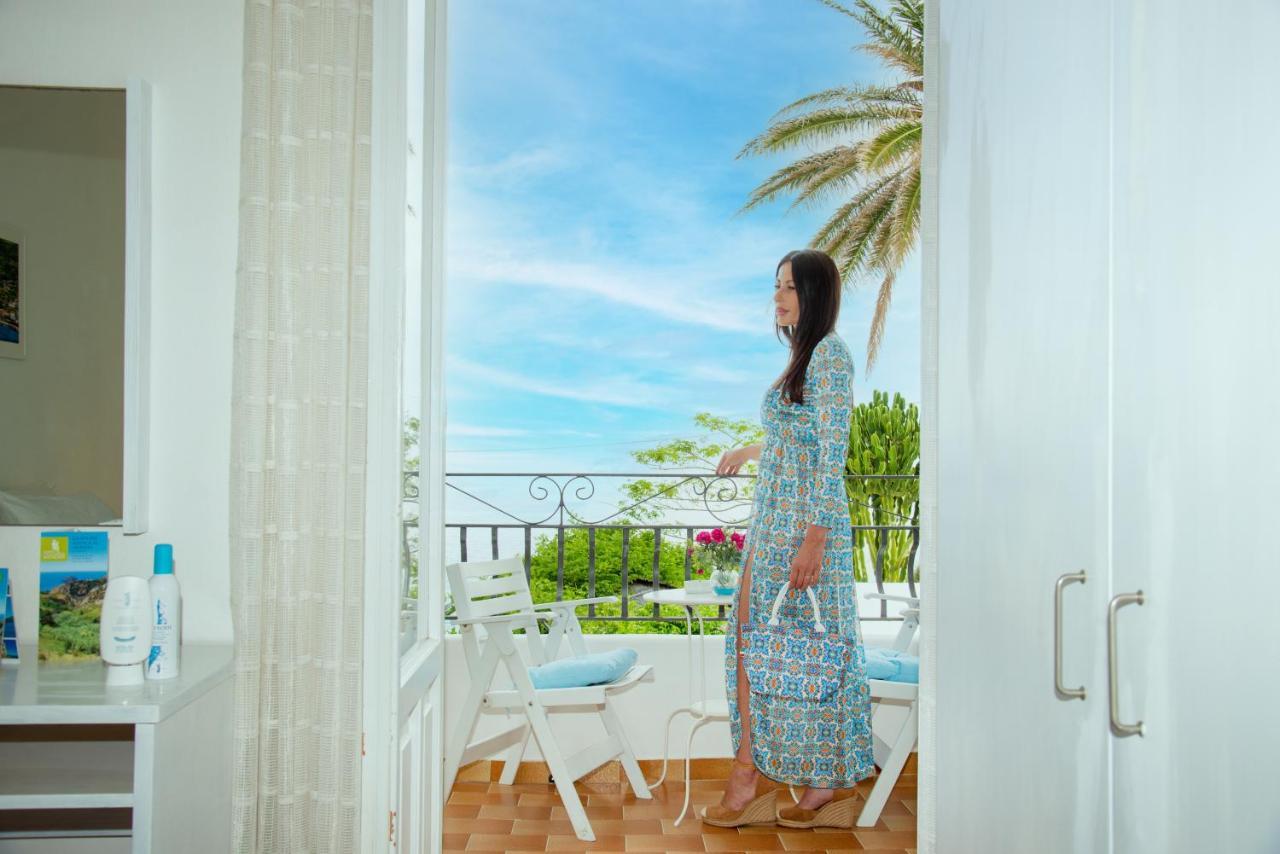 Villa Bina Sea Hotel Sant'Angelo  エクステリア 写真