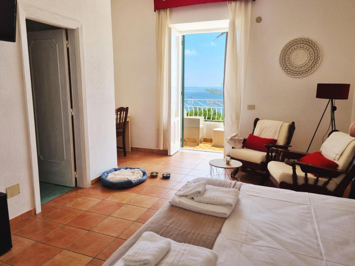 Villa Bina Sea Hotel Sant'Angelo  エクステリア 写真