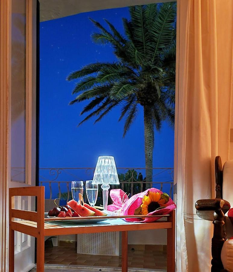 Villa Bina Sea Hotel Sant'Angelo  エクステリア 写真